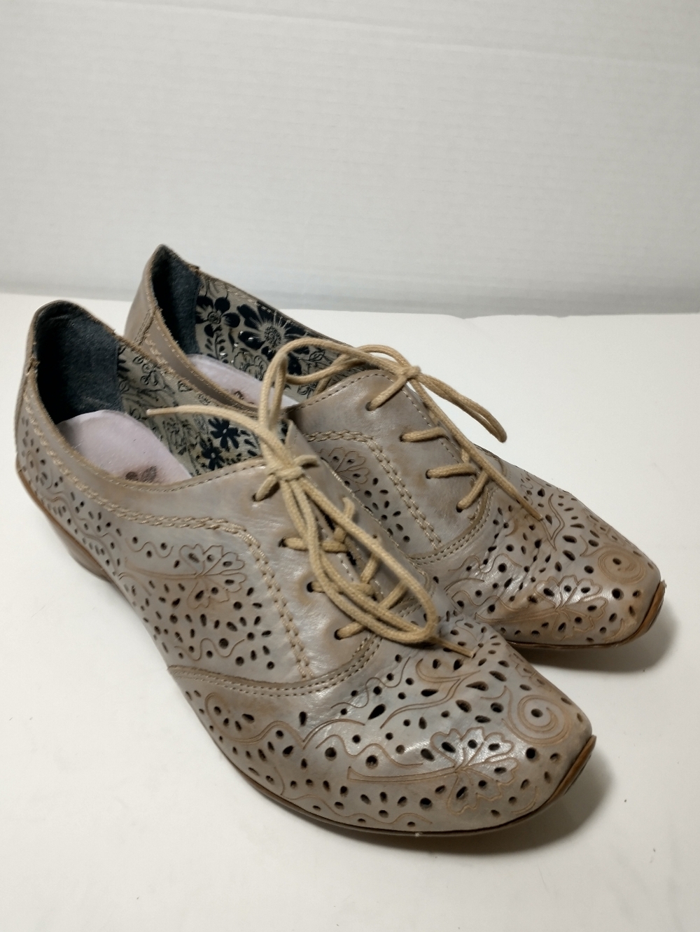 Rieker AntiStress Taupe Gray Laser-Cut Lace-Up Heeled Oxfords, Euro 37, US‎ 6